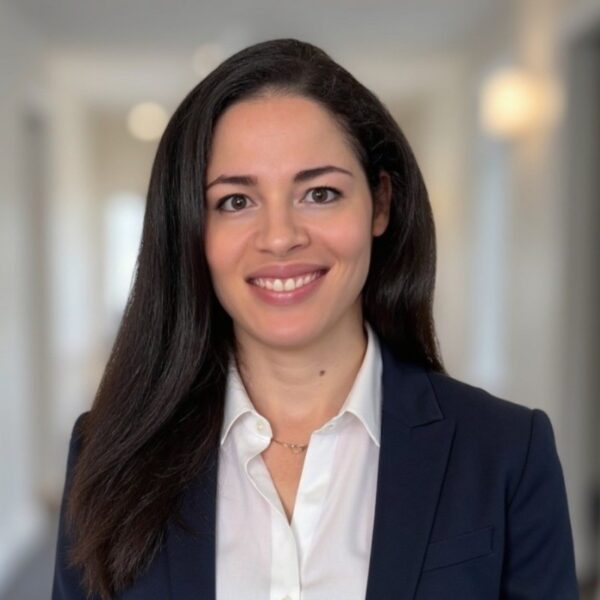 Headshot of Albania Espinal, CFP®