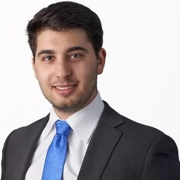 Headshot of Marcus Holzberg, CFP®