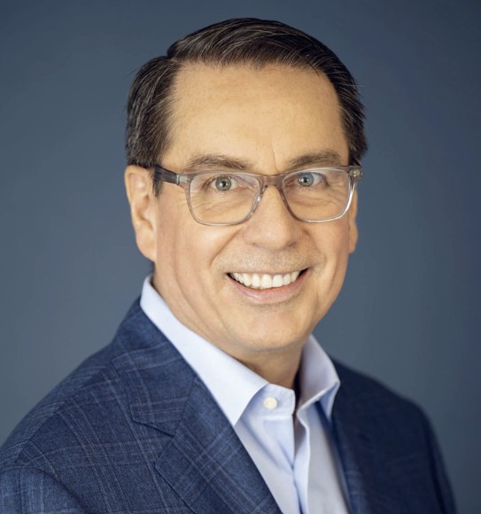 Headshot of Robert Mazuelos